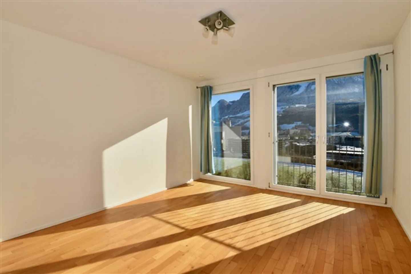 «Grosses Doppeleinfamilienhaus an wunderbarer Aussichtslage» - Foto 8 von 12