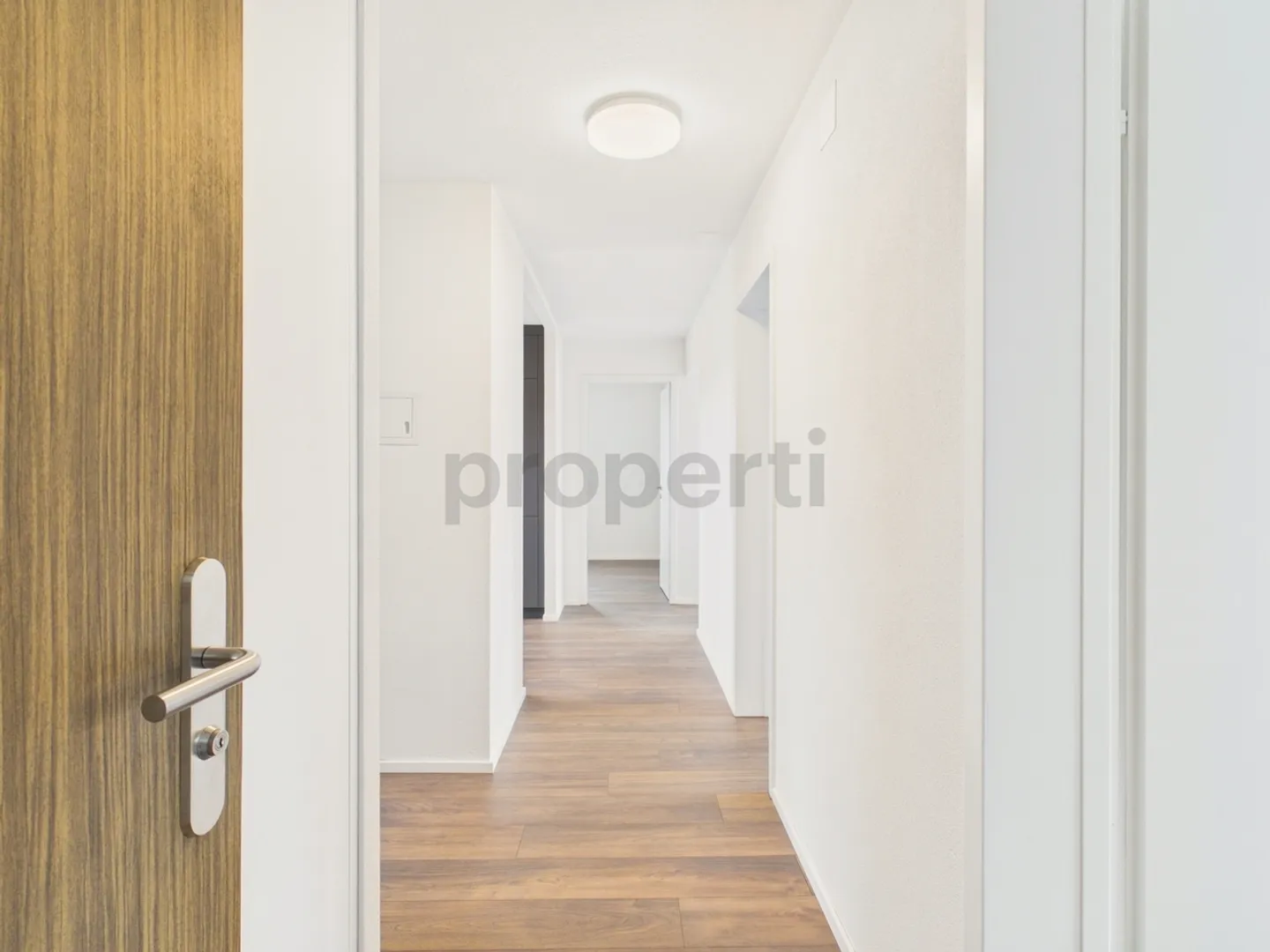 Einmalige Chance mit Seesicht: 4.5-Zimmer-Wohnung mit Potenzial in Nottwil - Foto 10 di 13