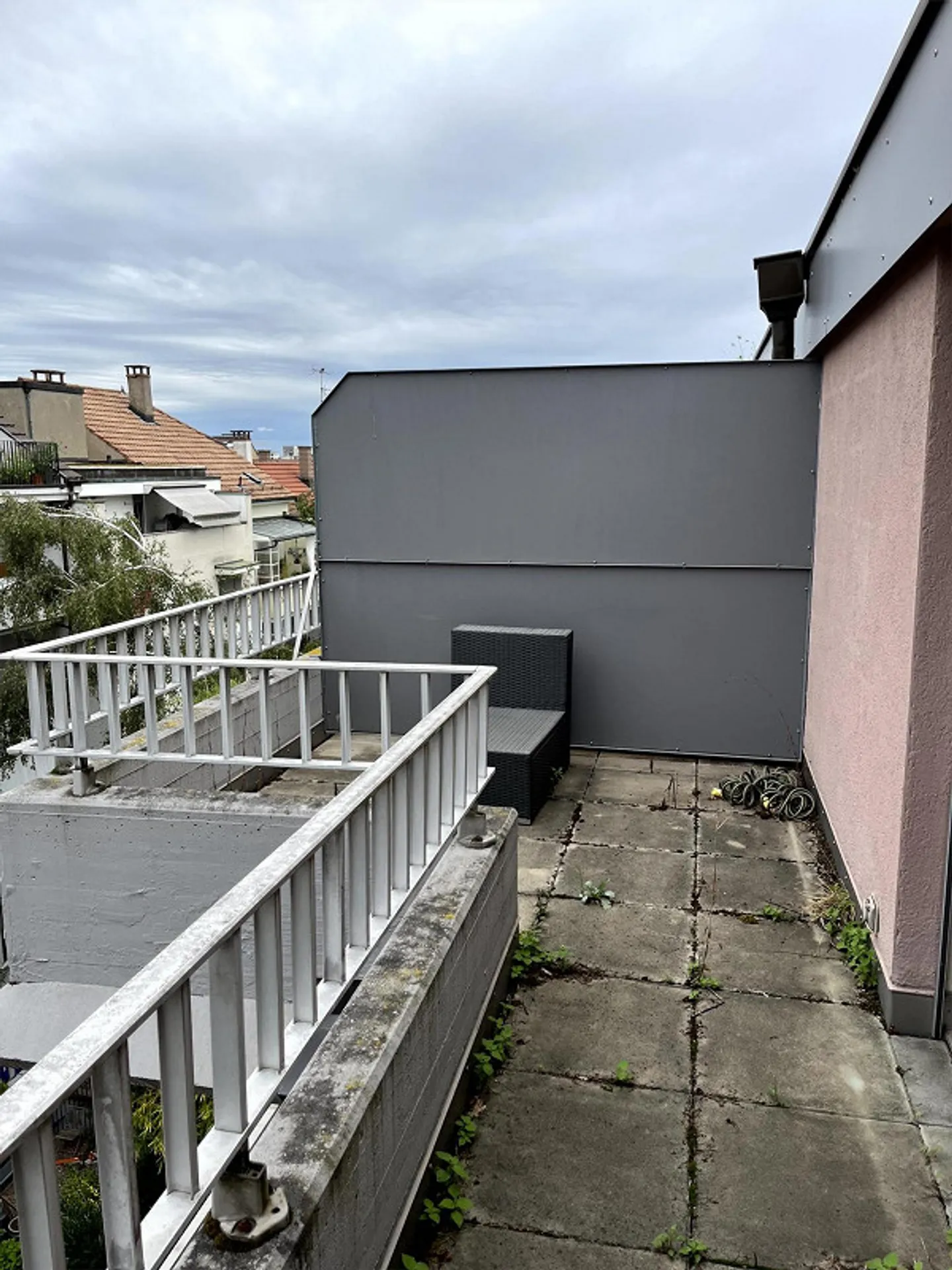 Appartement en duplex de 2,5 pièces au-dessus des toits de Bâle - Photo 10 sur 13