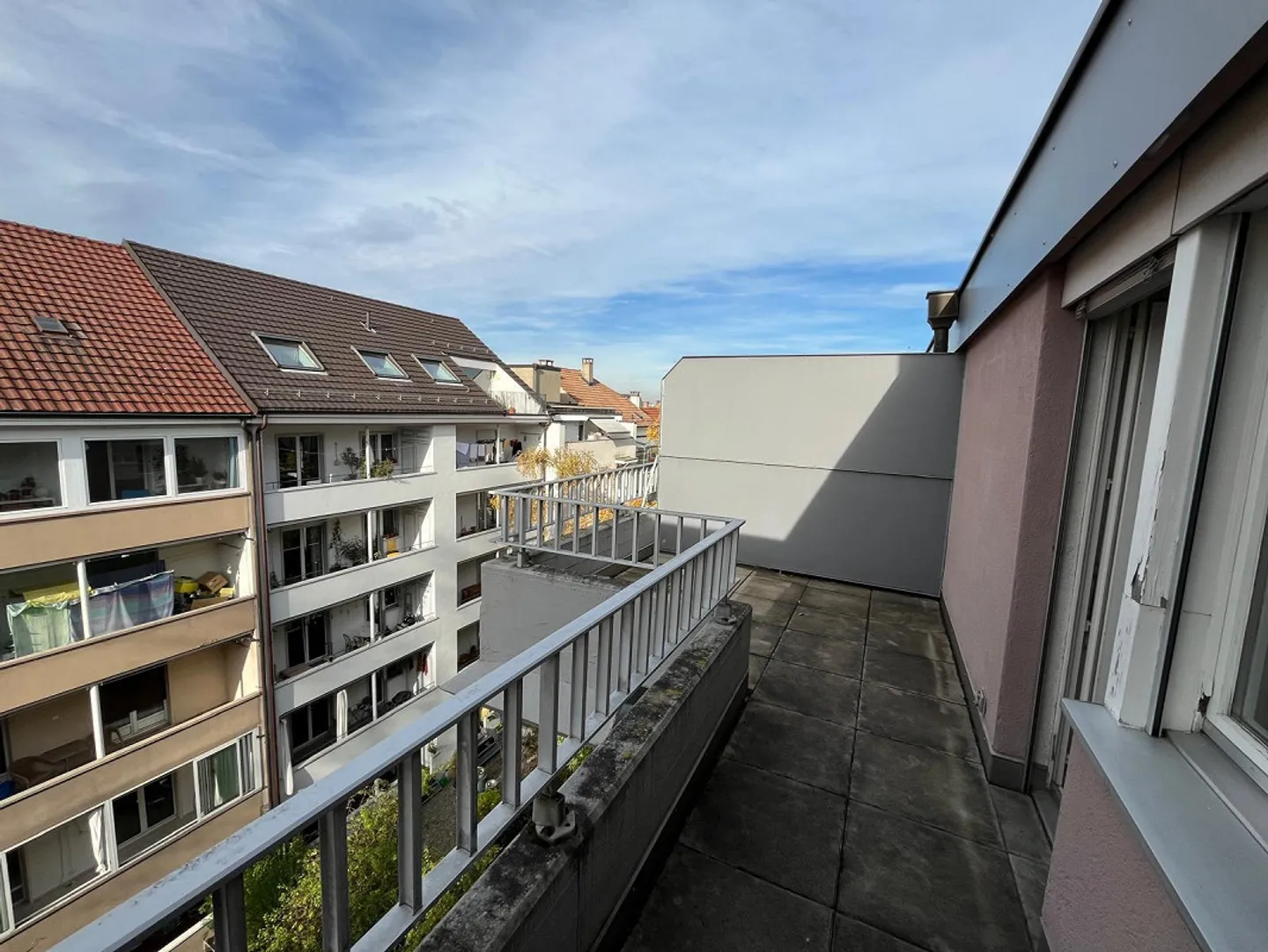 Appartement en duplex de 2,5 pièces au-dessus des toits de Bâle - Photo 11 sur 13