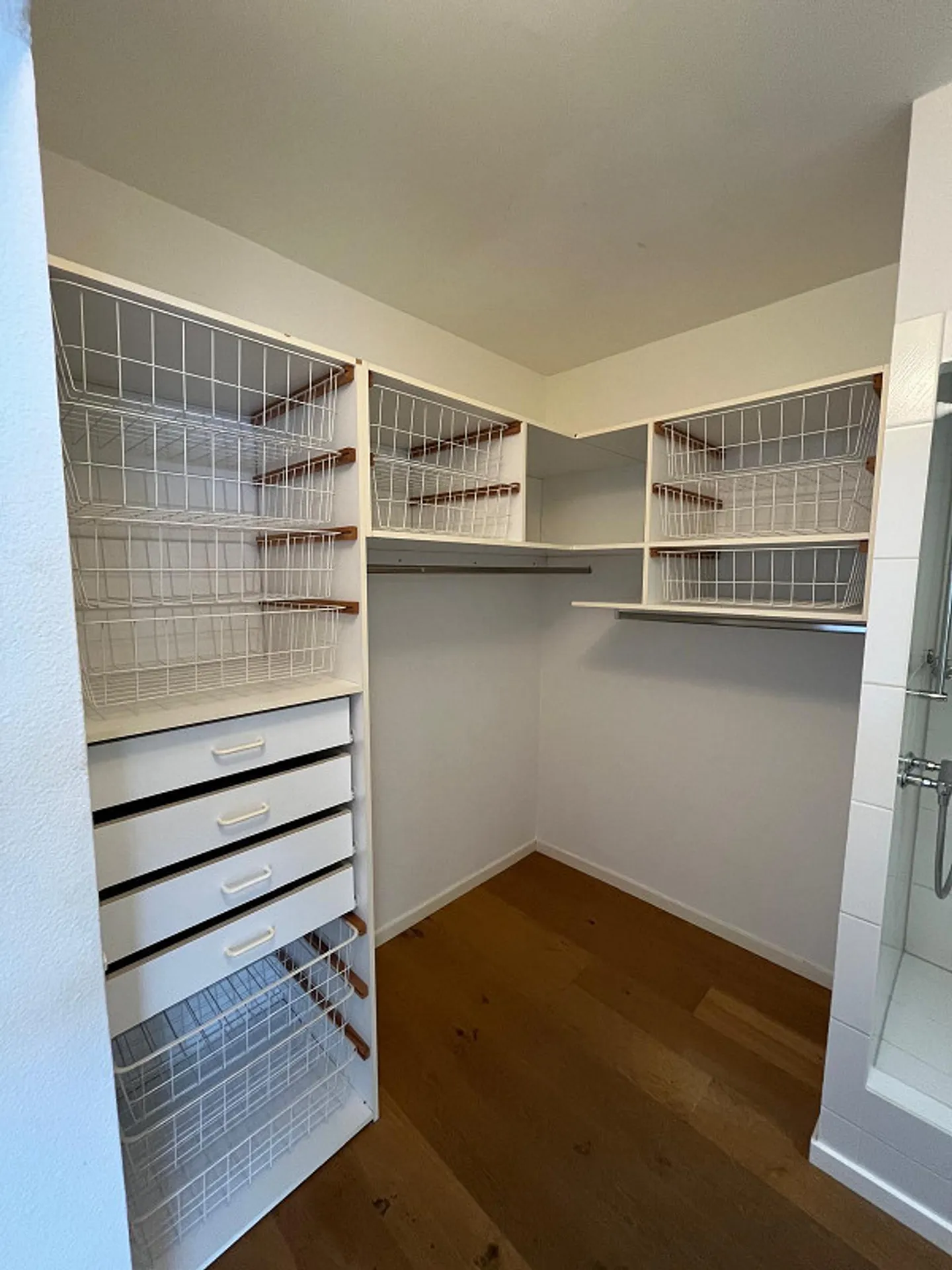 Appartement en duplex de 2,5 pièces au-dessus des toits de Bâle - Photo 9 sur 13