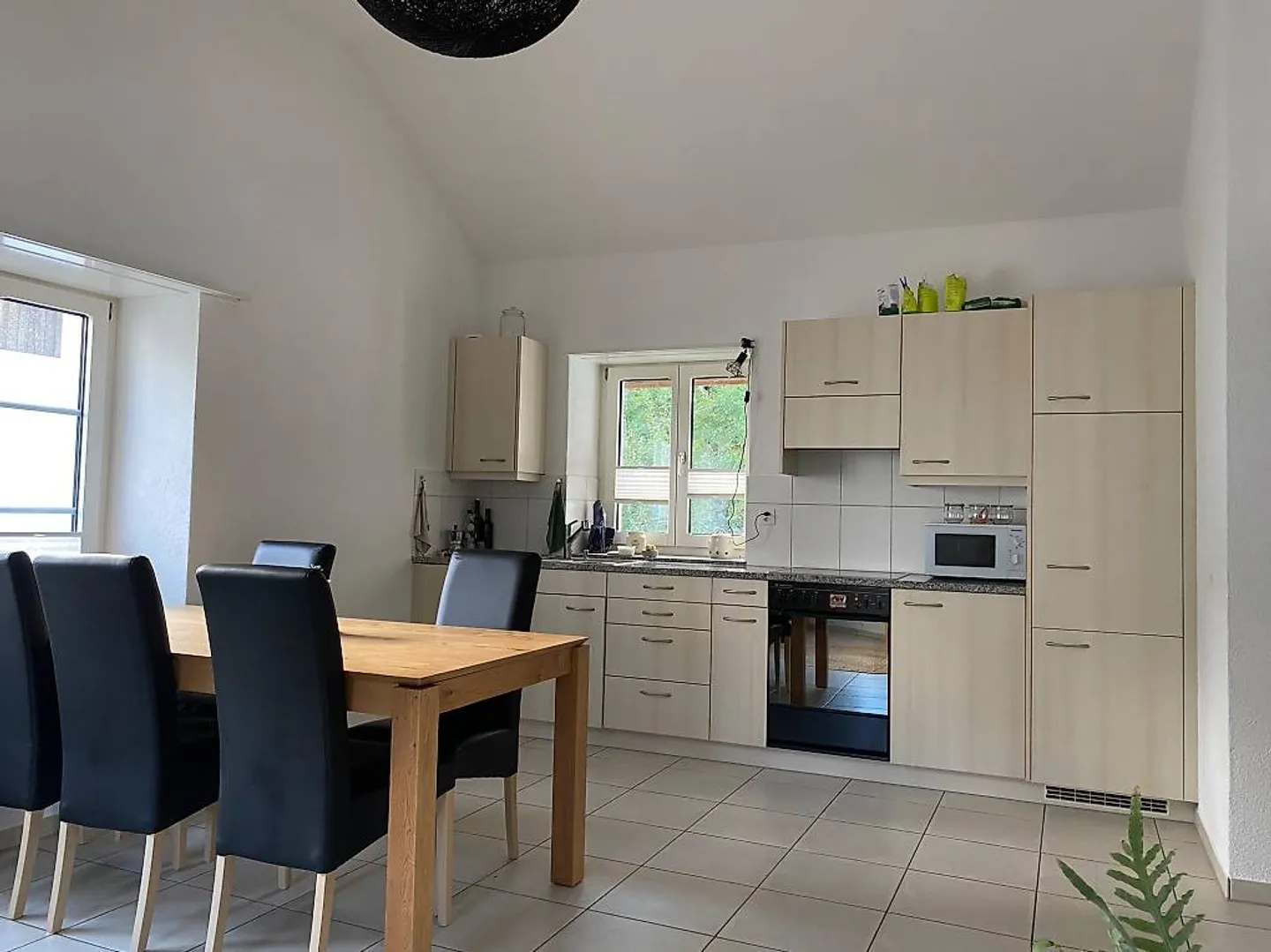 4-room apartment - Photo 1 of 10