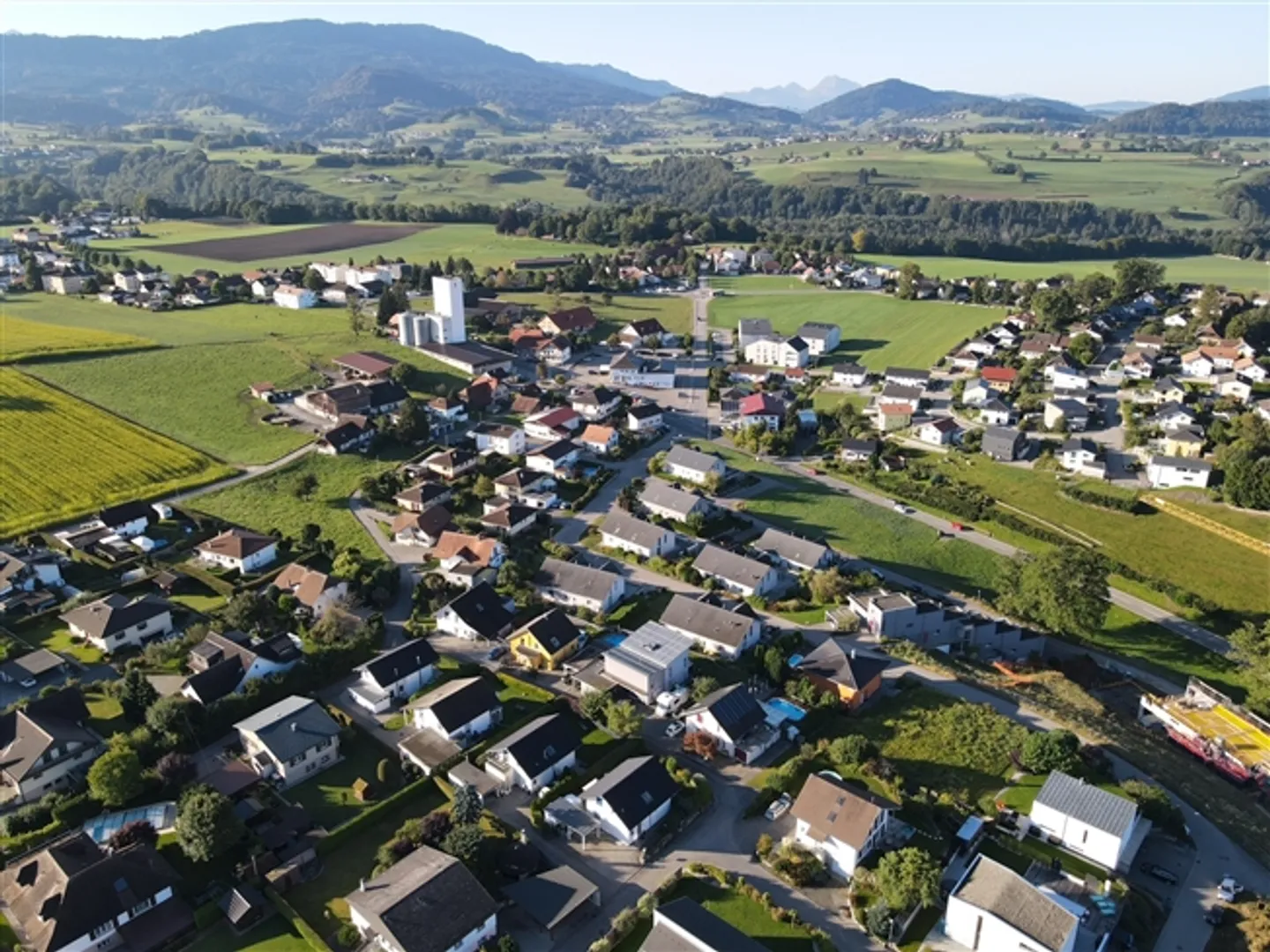 TINTERIN | Villa attenante (E) avec 5,5 pièces - Photo 2 sur 5