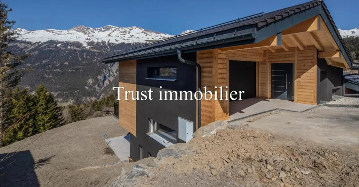 New Chalet with Stunning Views - Photo 3 of 11