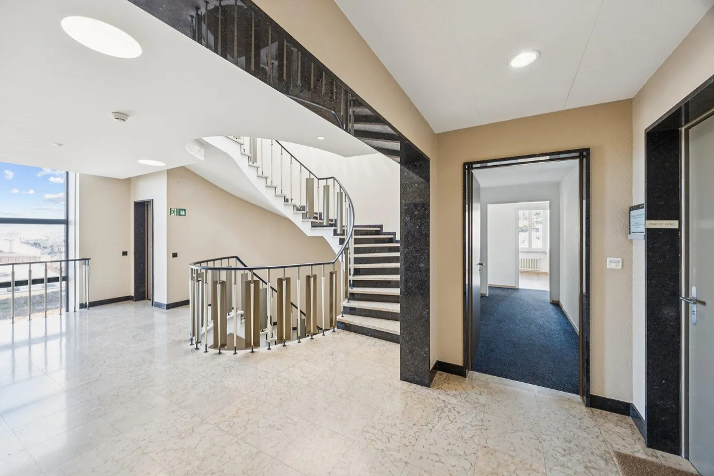 Posizione superba nel cuore della città con vista sulla Collegiata - Foto 11 di 12