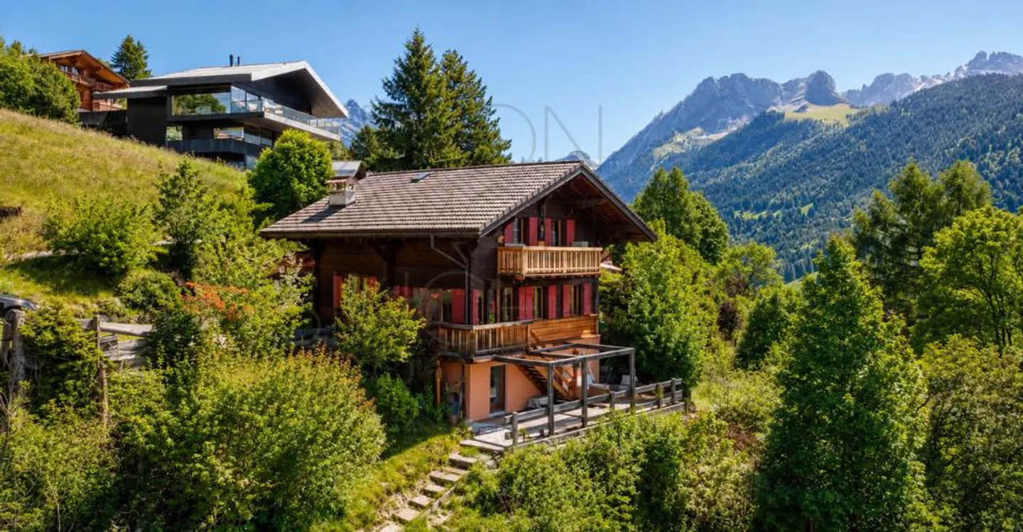 Chalet in Gryon mit unabhängigem Studio, Blick auf die Berge. - Foto 2 von 12