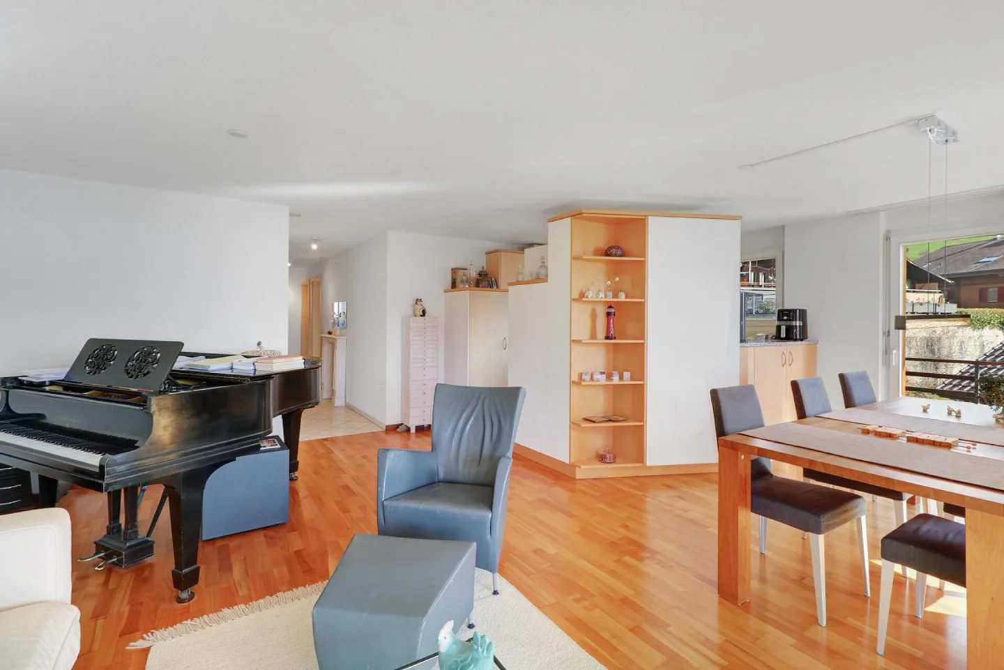 3.5-room apartment with lake view in the center of Sigriswil - Photo 3 of 19