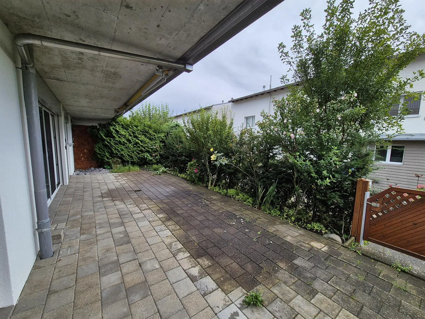 Appartamento al piano terra con grande terrazza in una posizione tranquilla - Foto 8 di 11