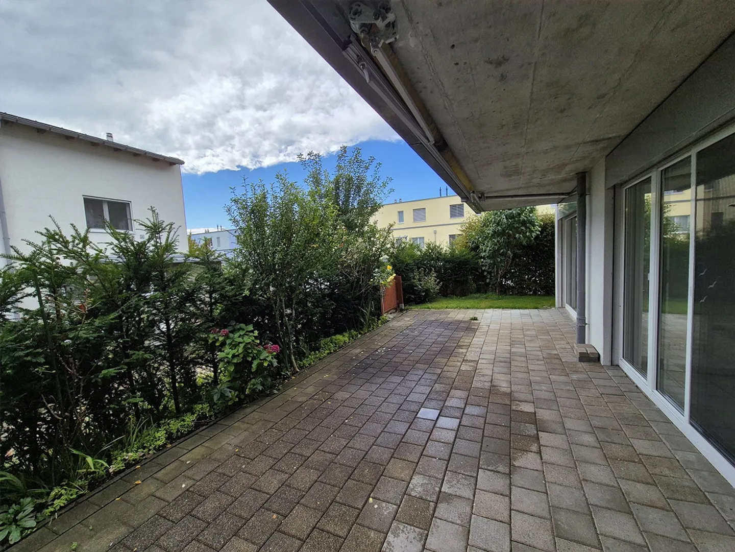 Appartamento al piano terra con grande terrazza in una posizione tranquilla - Foto 9 di 11