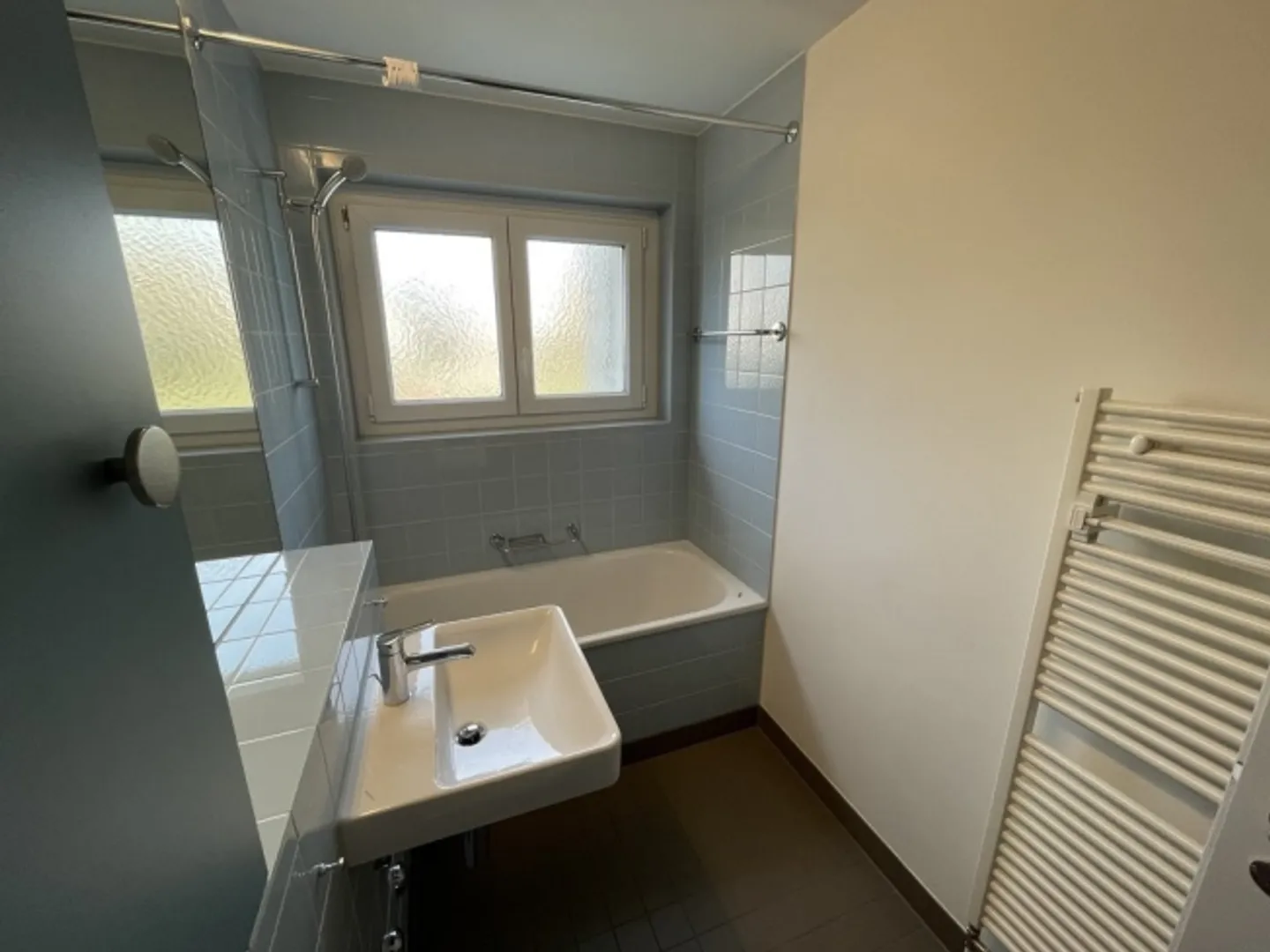 Bel appartement de 3 pièces presque neuf à Urdorf - Photo 4 sur 12