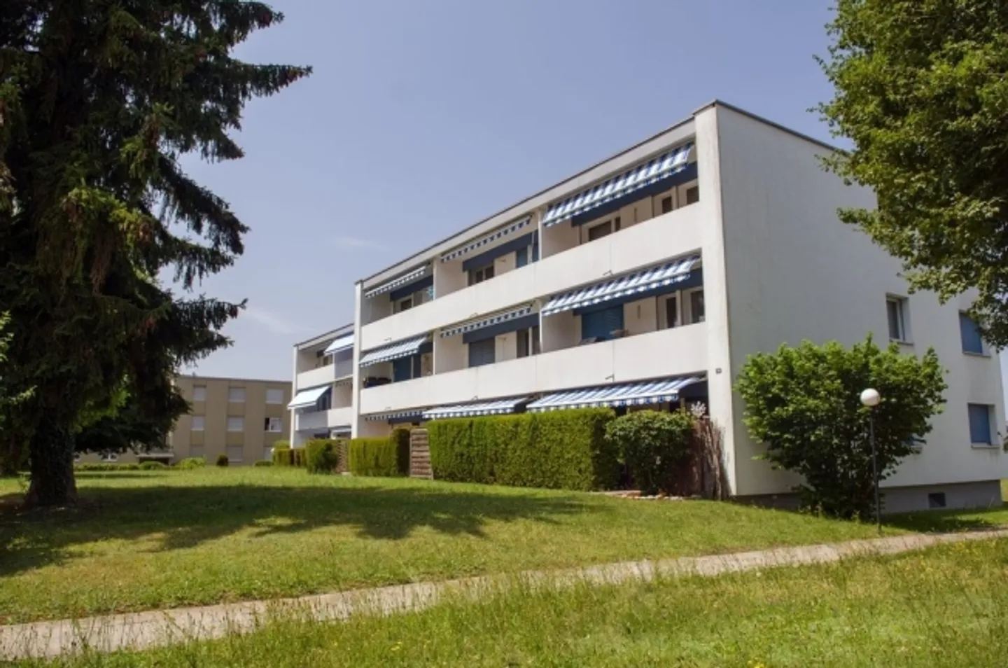 Bel appartement de 3 pièces presque neuf à Urdorf - Photo 2 sur 12