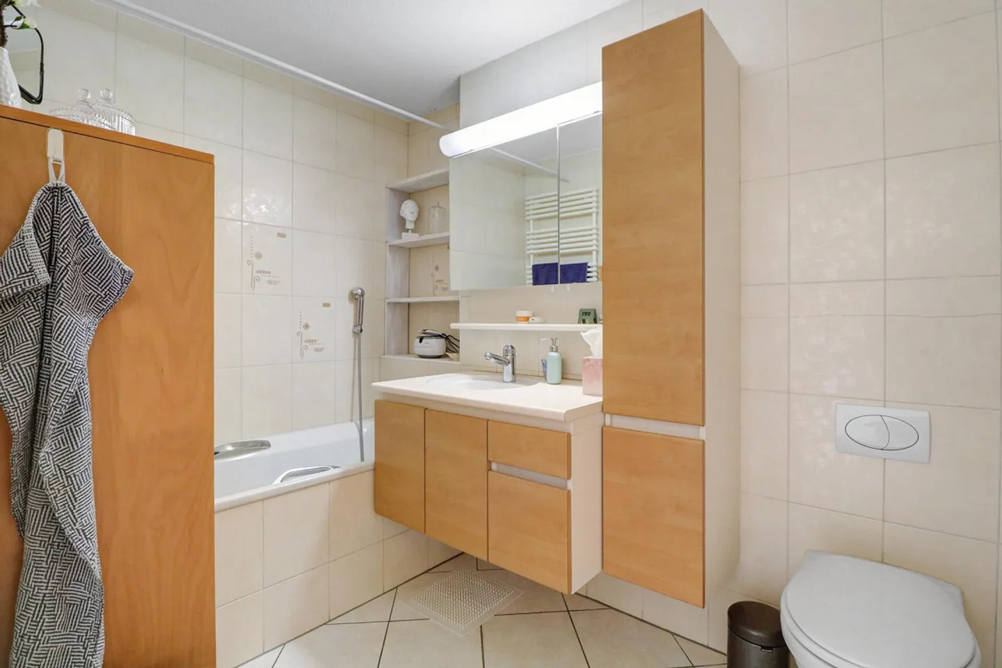 3.5-room apartment with lake view in the center of Sigriswil - Photo 5 of 19