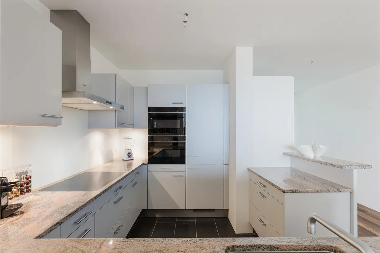 Quiet and centrally located 3.5-room apartment in the city of Zug. - Photo 3 of 4