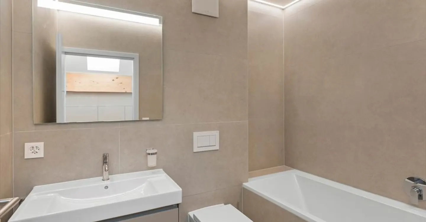 Eleganza di un tempo e comfort moderno per questo appartamento di 4,5 stanze in un edificio classificato - Foto 7 di 11