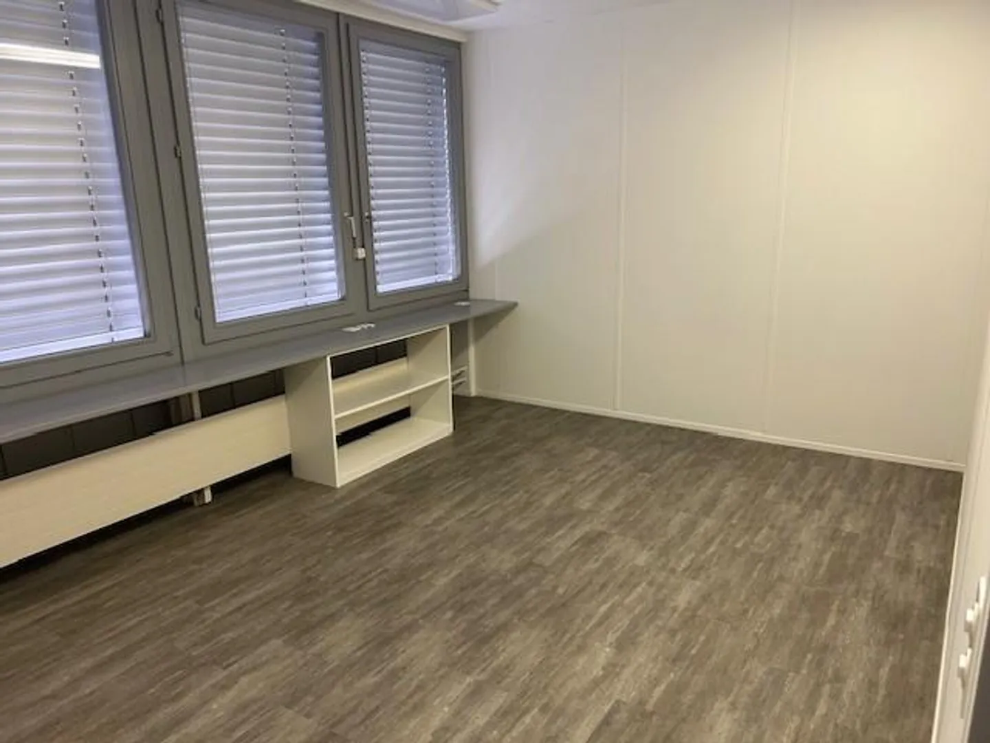 Kleine Büro- und Gewerbefläche zu vermieten - Foto 2 von 5