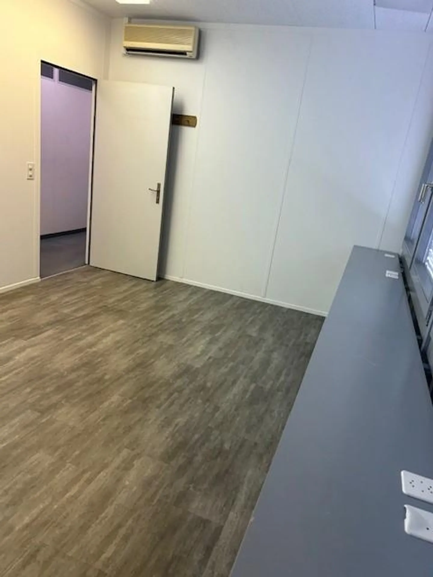 Kleine Büro- und Gewerbefläche zu vermieten - Foto 3 von 5