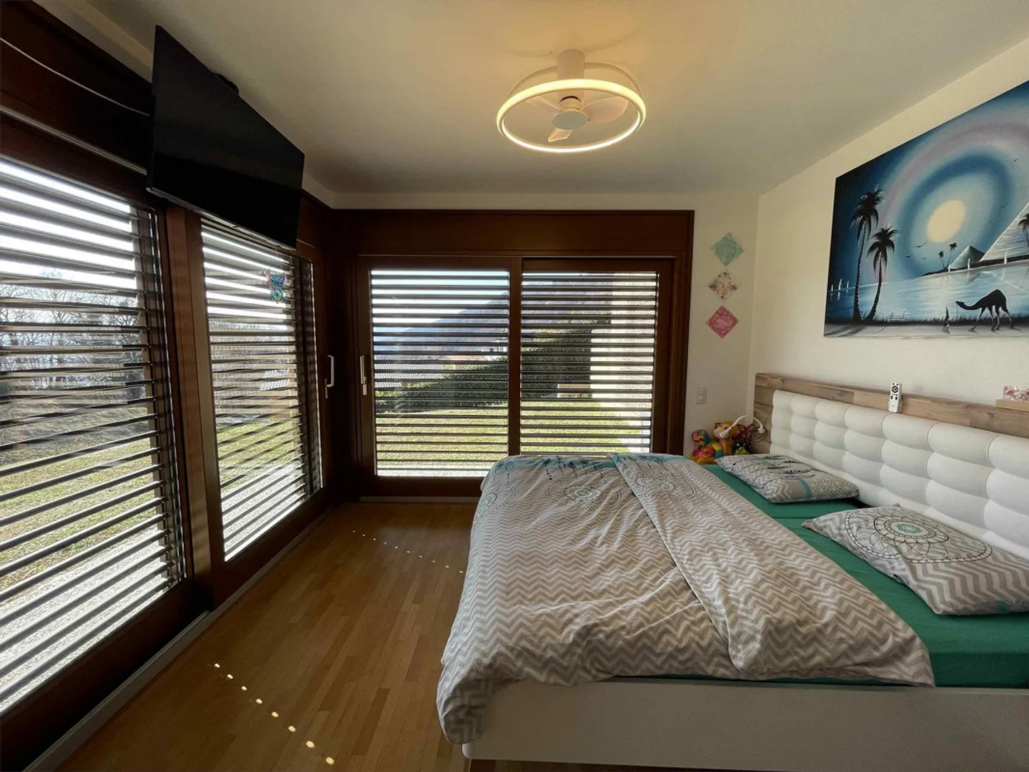 SCHÖNES UND GERÄUMIGES EIGENES HAUS 5.5 UMGEBEN VON GRÜNEN FLÄCHEN - Foto 12 von 13