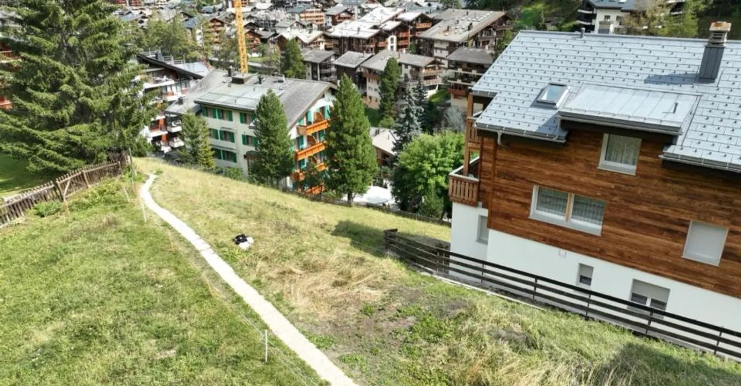 Above the rooftops - where the Matterhorn becomes your neighbor - Photo 5 of 7