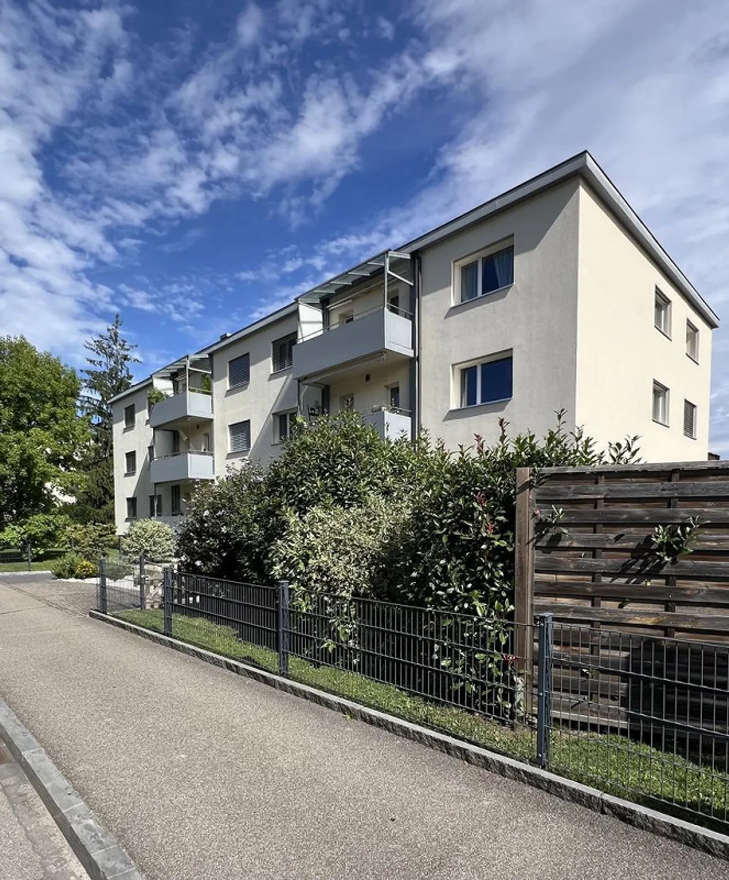 Bellissimo e spazioso appartamento di 4,5 stanze con area giardino - Foto 1 di 2