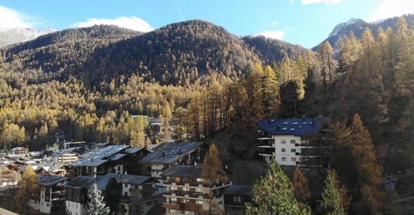 Above the rooftops - where the Matterhorn becomes your neighbor - Photo 7 of 7