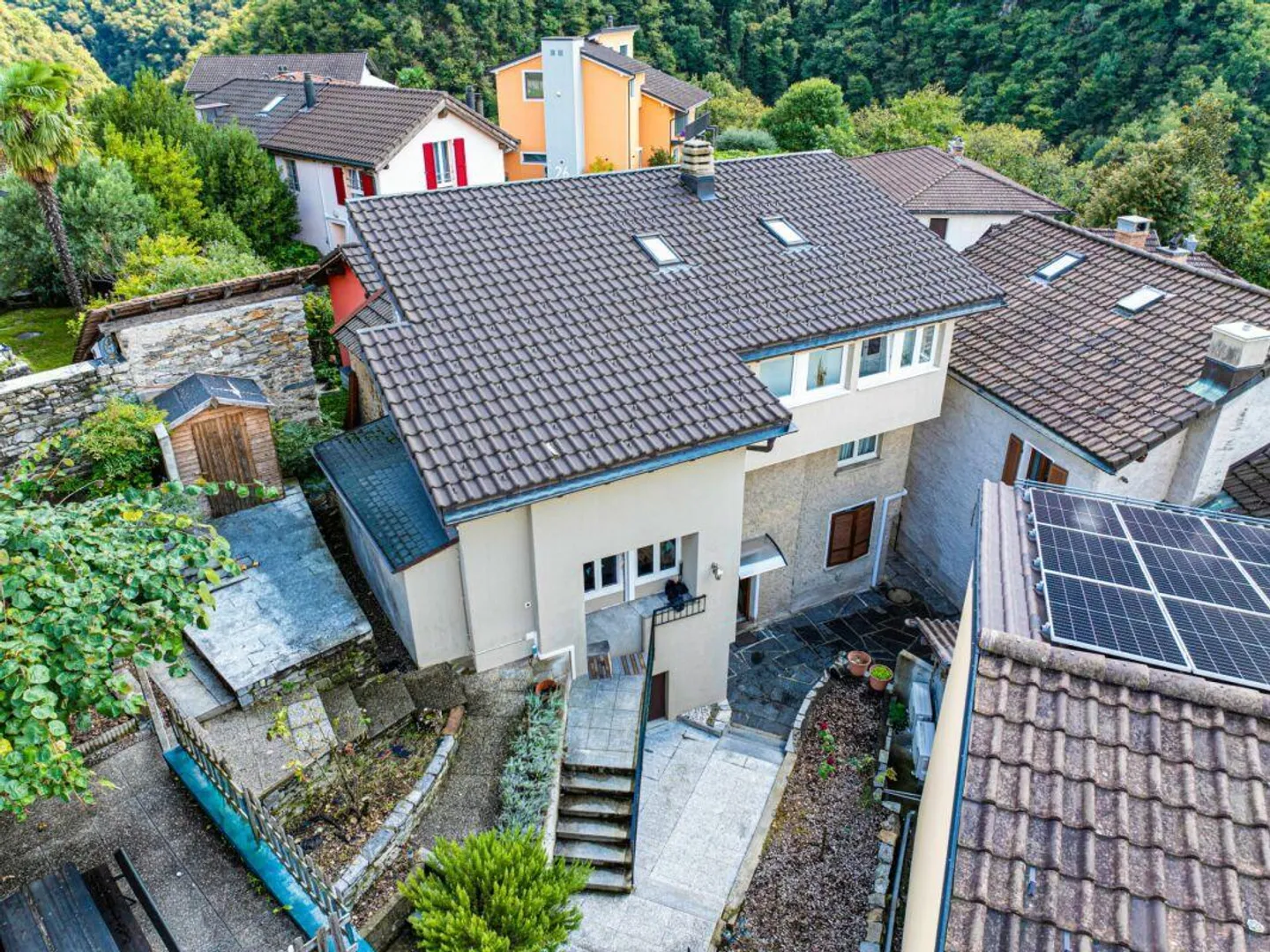 PIANEZZO - Suggestiva casa bifamiliare di nucleo - Foto 1 di 23