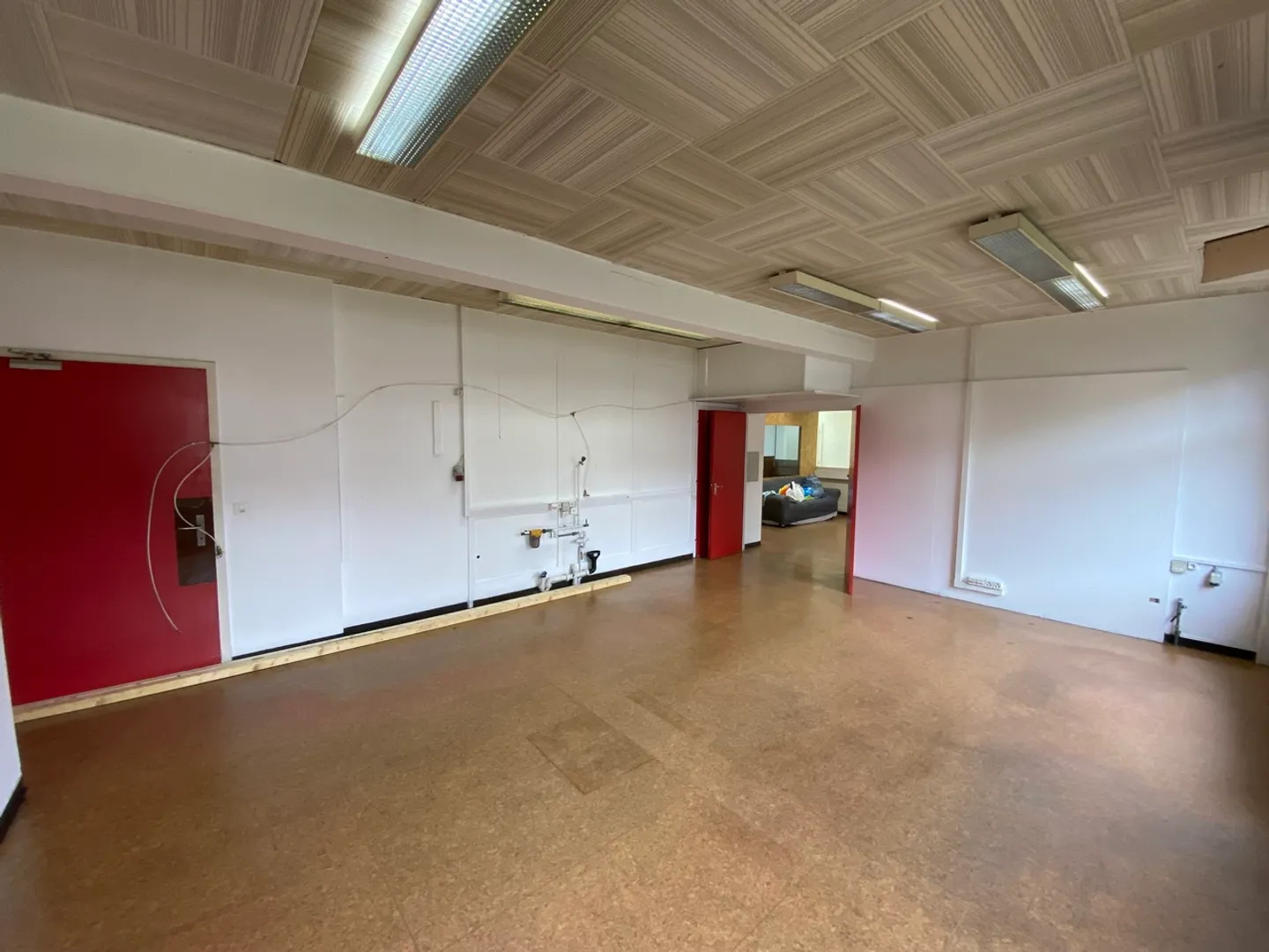 Commercial space in a building in the city center with elevator. - Photo 12 of 22
