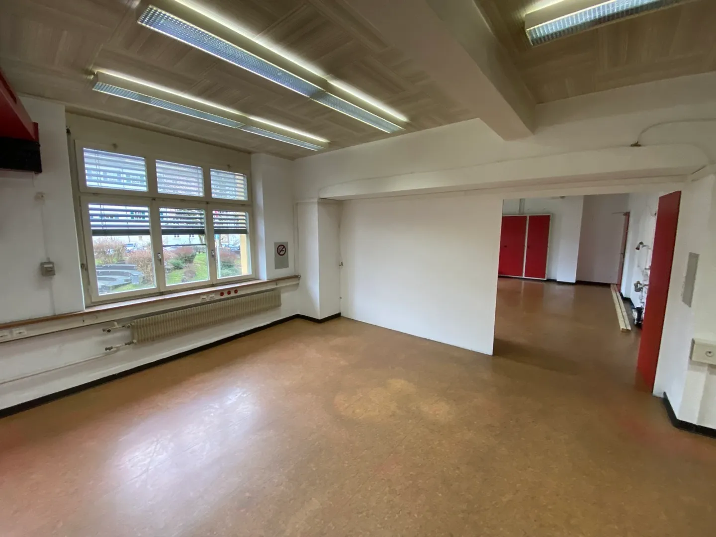 Commercial space in a building in the city center with elevator. - Photo 14 of 22