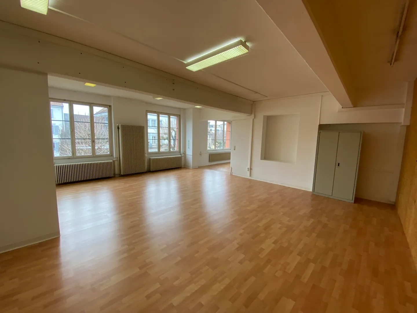 Commercial space in a building in the city center with elevator. - Photo 2 of 22