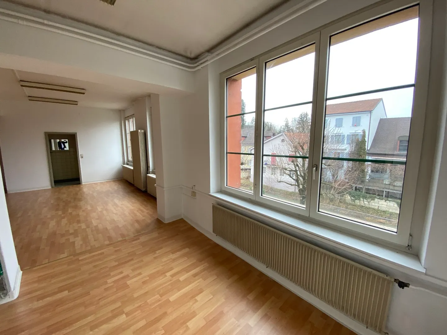 Commercial space in a building in the city center with elevator. - Photo 4 of 22