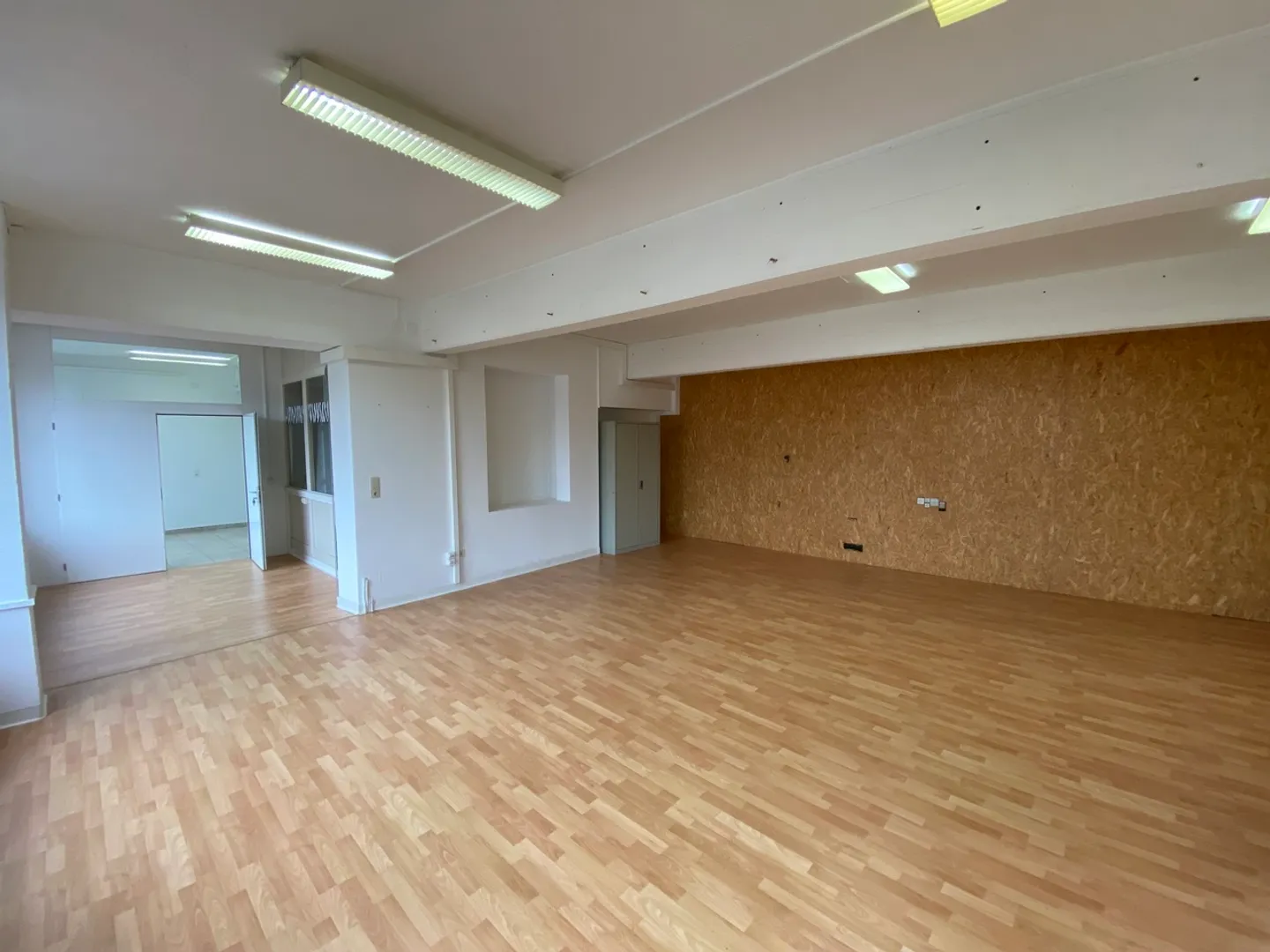 Commercial space in a building in the city center with elevator. - Photo 7 of 22