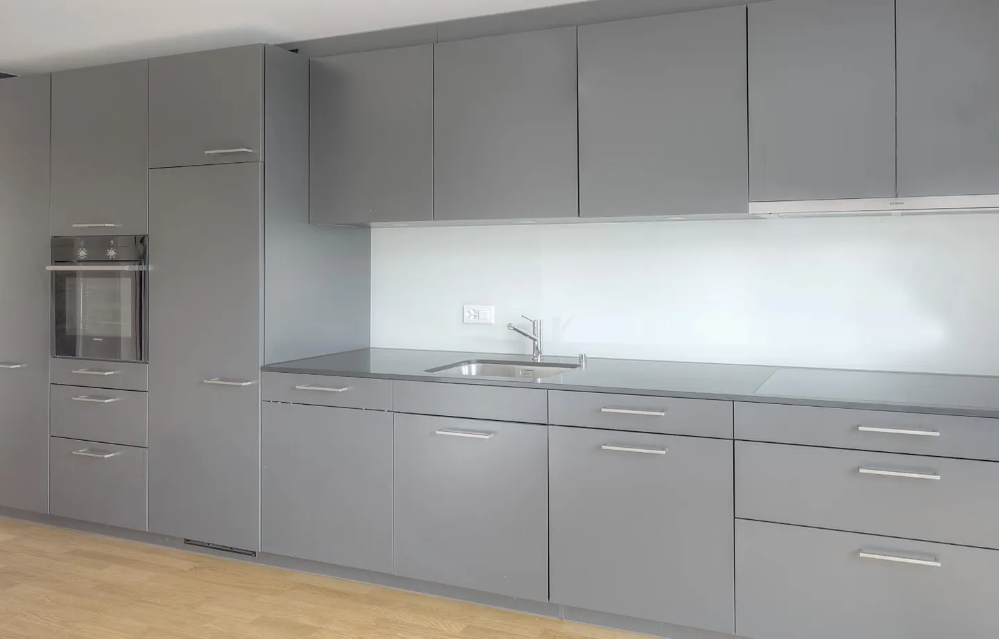 Appartement 2.5 pièces récemment rénové au Rexmax Thun - Photo 2 sur 6