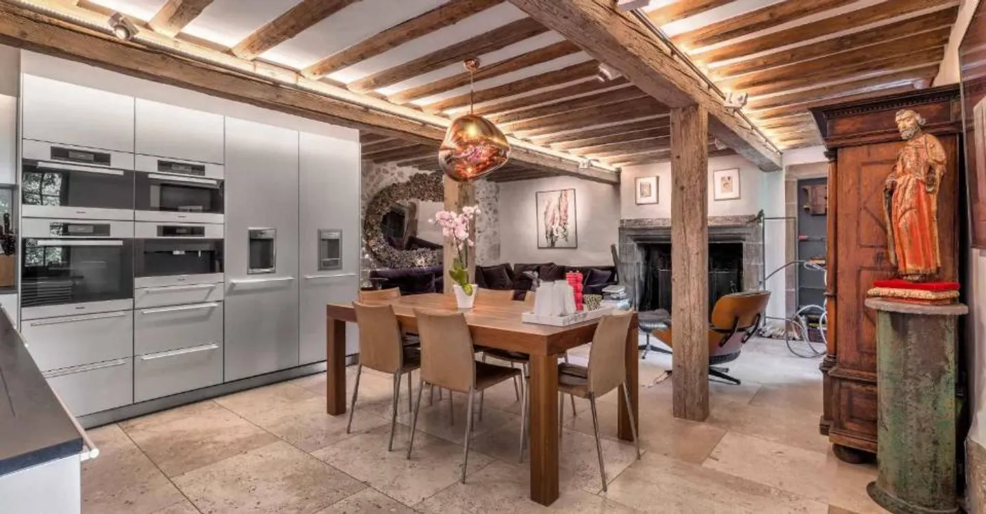 Heartthrob for this rare and prestigious property - Photo 4 of 11