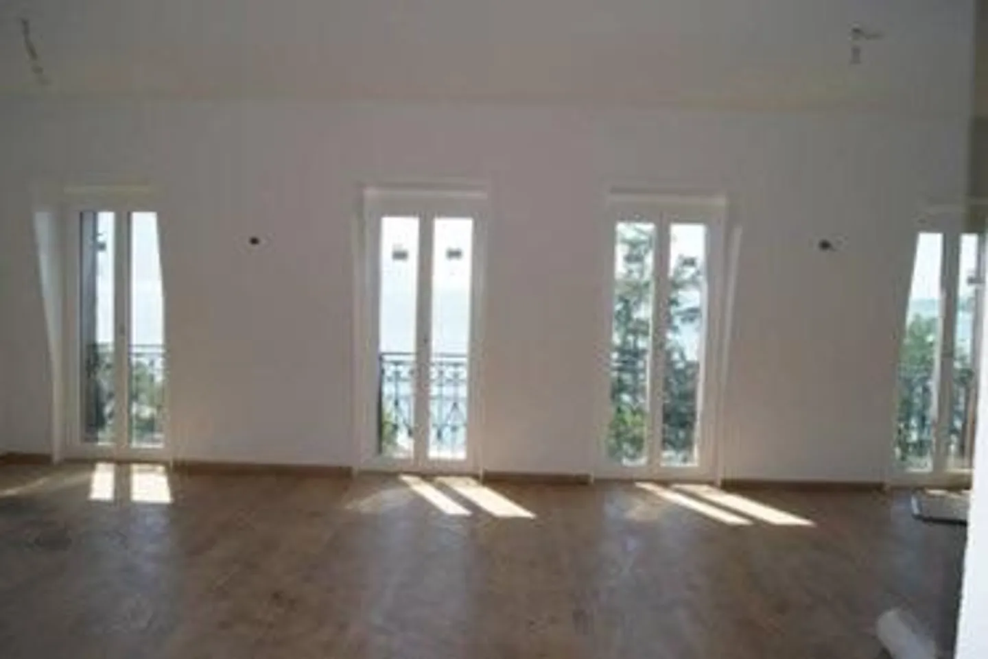 Charming Penthouse in Montreux - Photo 3 of 4