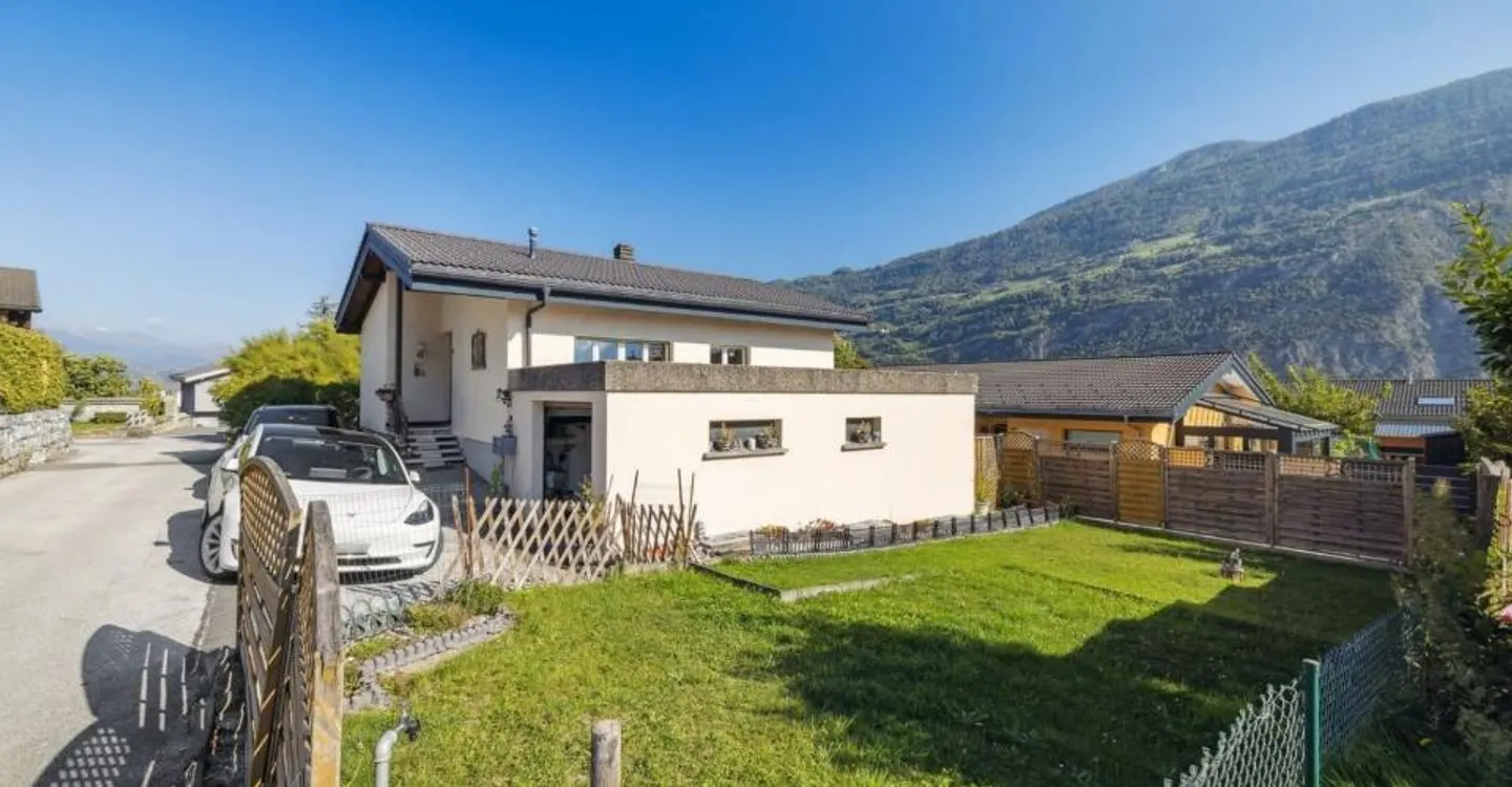Villa Charmante avec Grand Potentiel - Photo 2 sur 9
