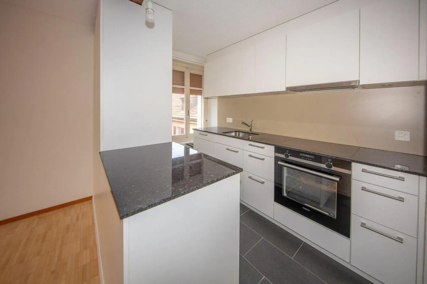 Lumineux appartement mansardé de 3½ pièces avec galerie à Bienne - Photo 2 sur 6