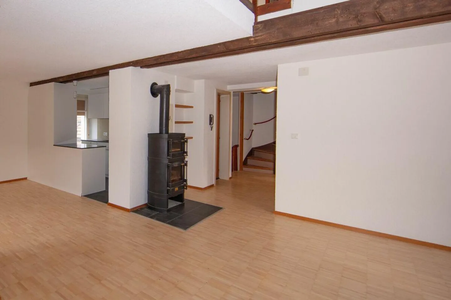 Lumineux appartement mansardé de 3½ pièces avec galerie à Bienne - Photo 3 sur 6