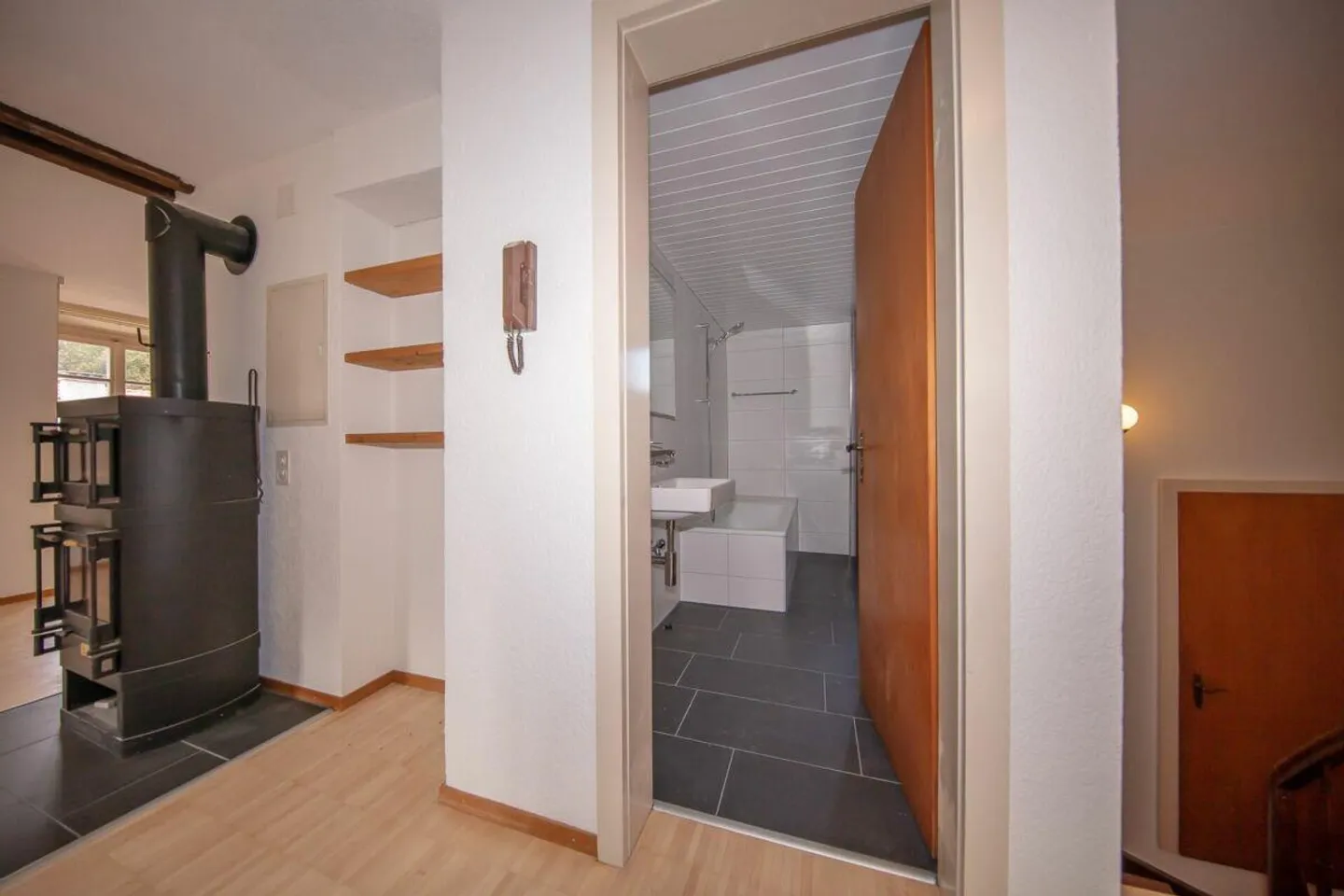 Lumineux appartement mansardé de 3½ pièces avec galerie à Bienne - Photo 4 sur 6