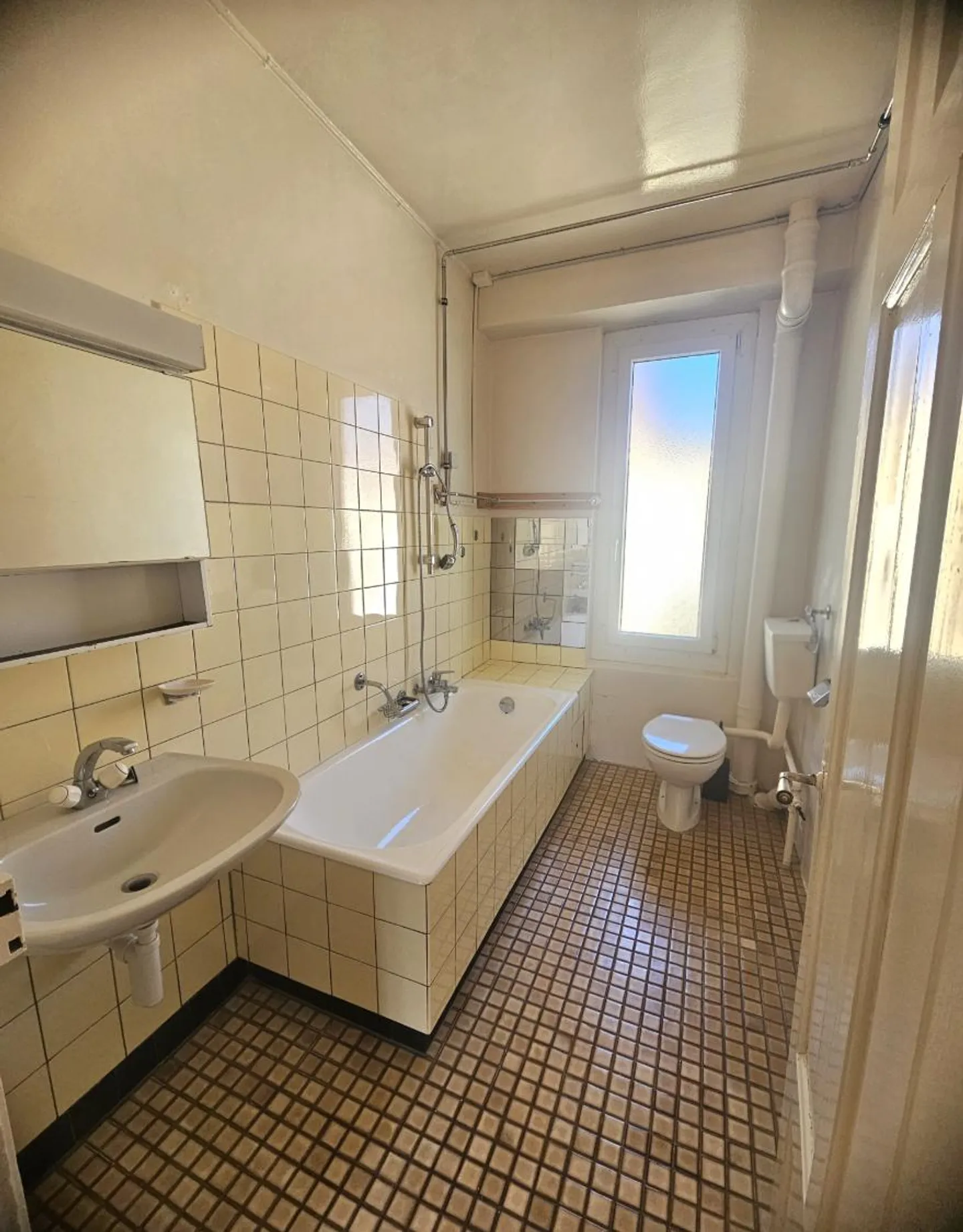 3.5 Room Apartment - Photo 9 of 9