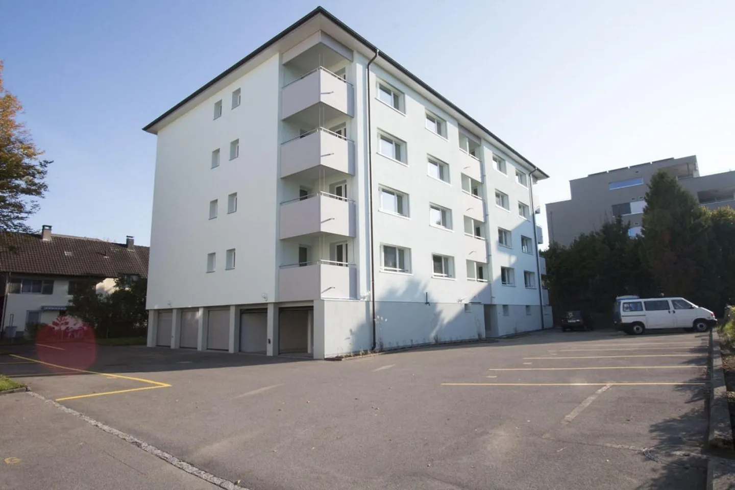 Modern Apartment with Balcony - Photo 9 of 9