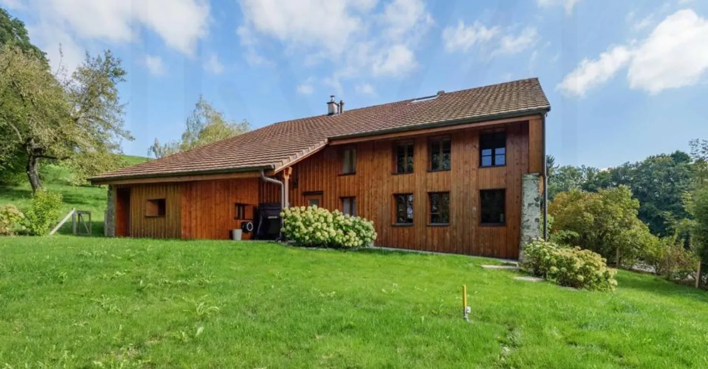Exceptional character farm fully renovated in the heart of the Fribourg countryside - Photo 5 of 13
