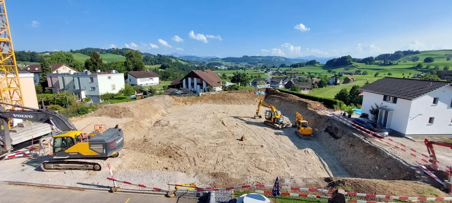 Inizio dei lavori - Ampio appartamento in una posizione tranquilla - Foto 2 di 7