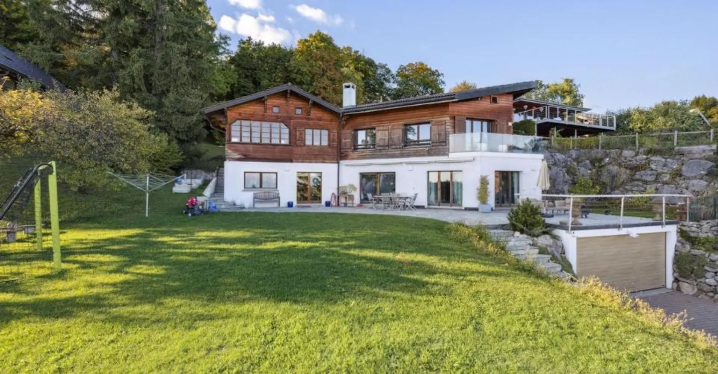Villa with Lake and Alps View - Photo 1 of 13
