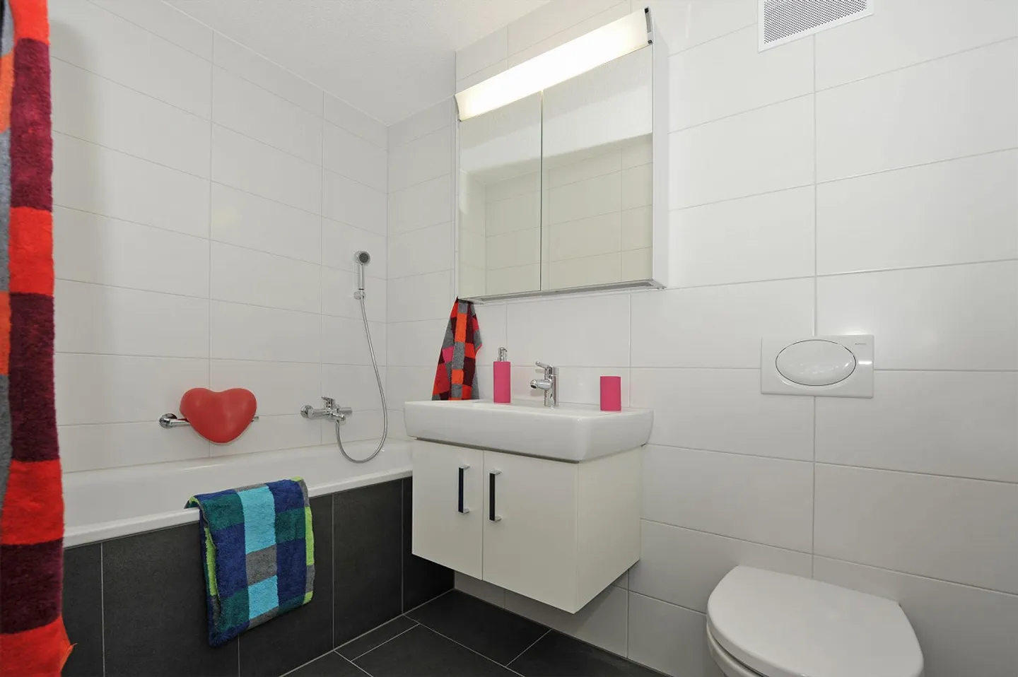 Modern Ground Floor Apartment - Photo 4 of 6