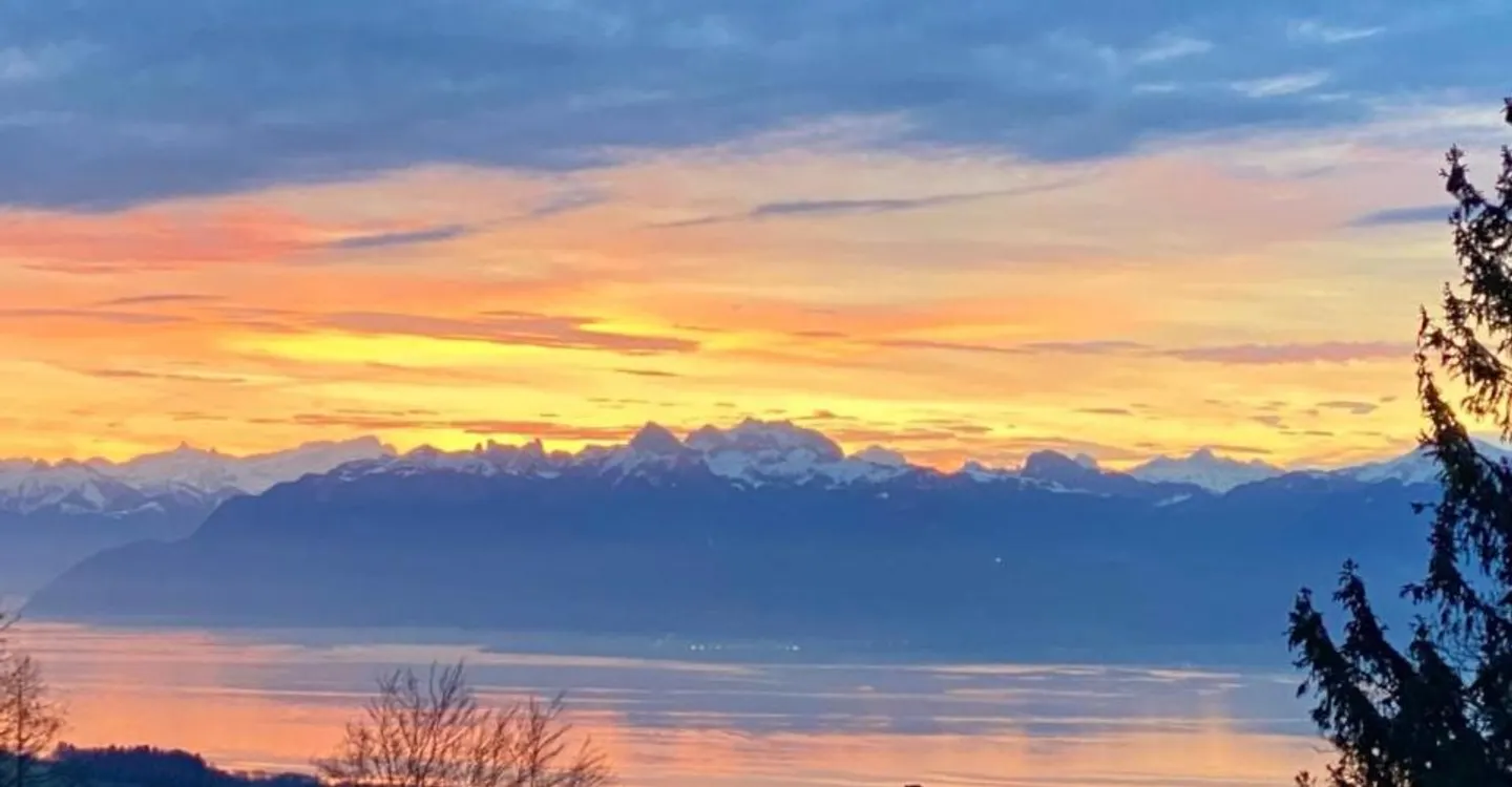 Villa with Lake and Alps View - Photo 2 of 13
