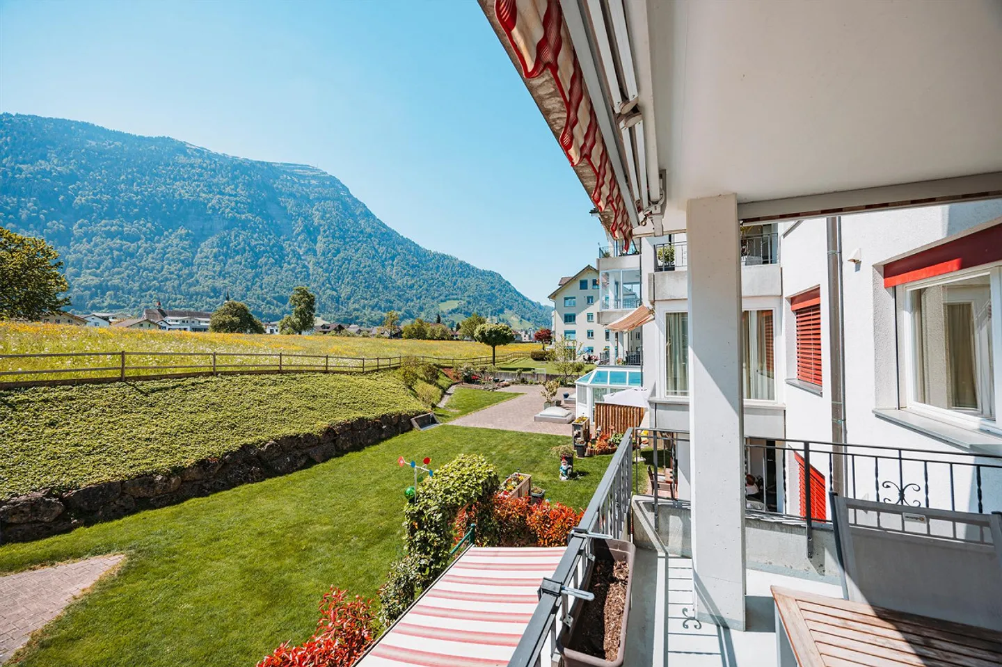 Sunny, quiet 5.5-room apartment with a view of the Rigi - Photo 1 of 7