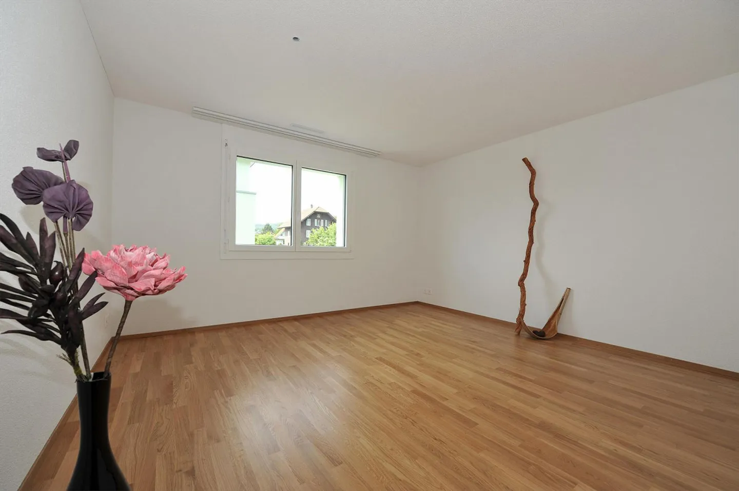 Modern Ground Floor Apartment - Photo 3 of 6
