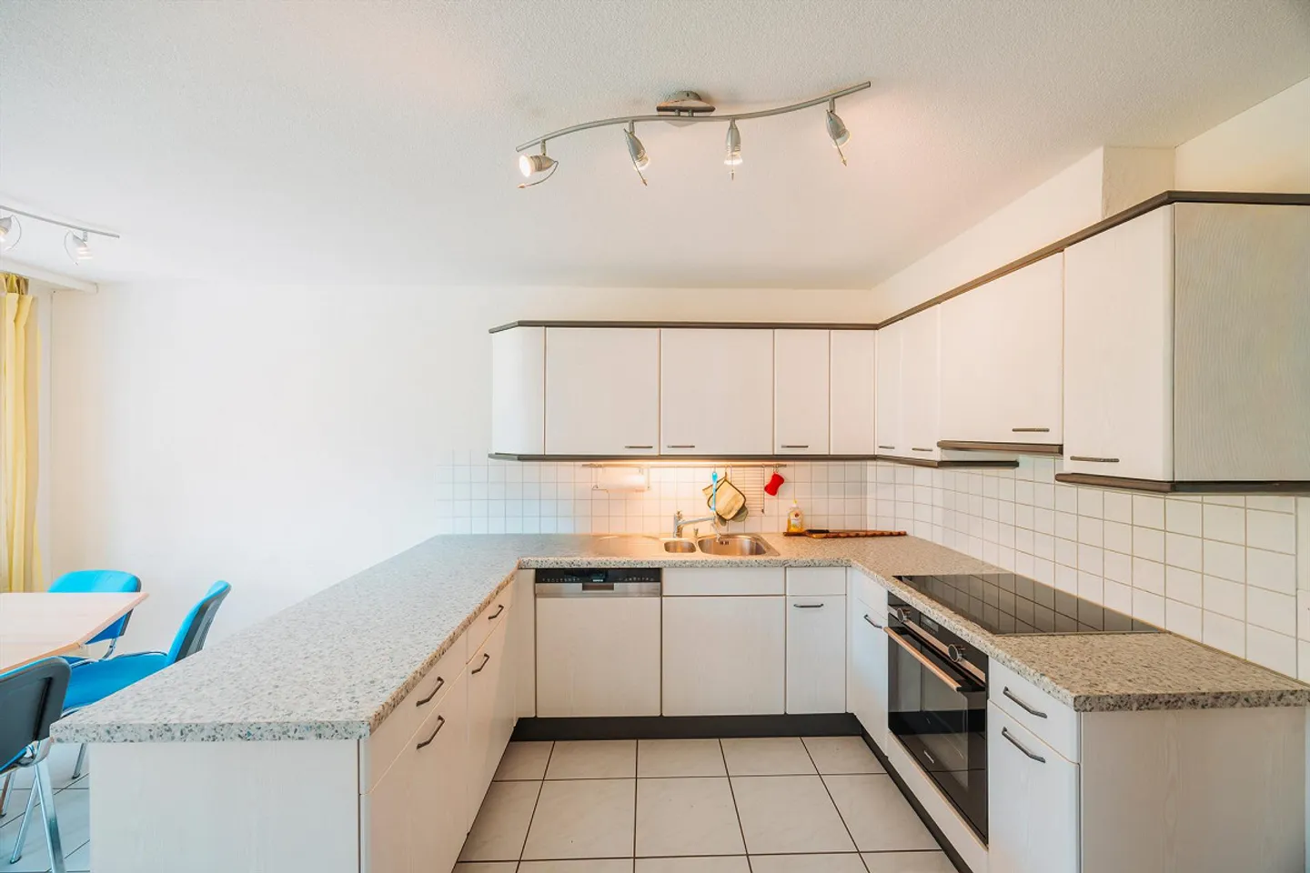 Sunny, quiet 5.5-room apartment with a view of the Rigi - Photo 3 of 7