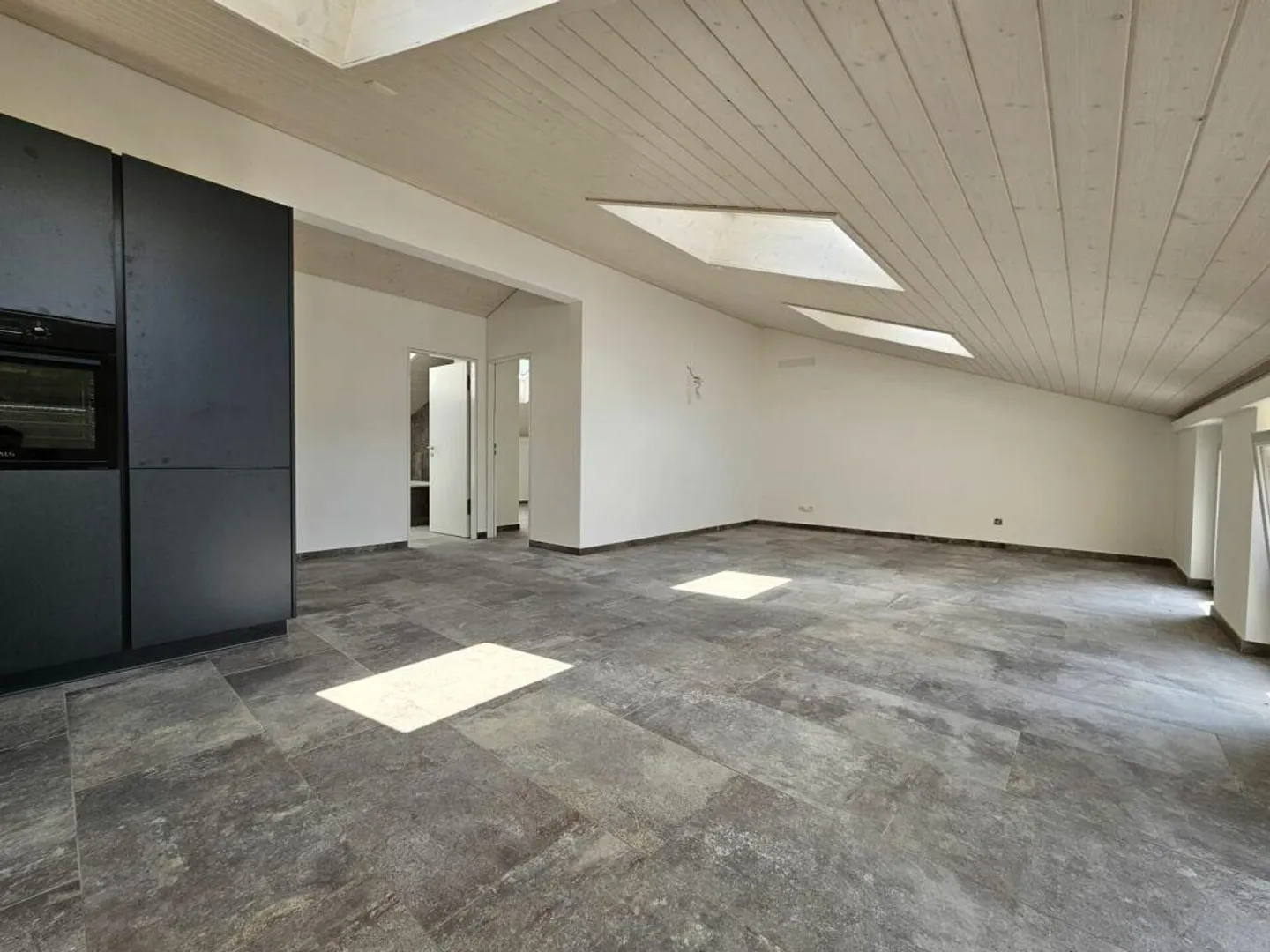 GORDOLA - Attic apartment with 3.5 rooms - Photo 2 of 12