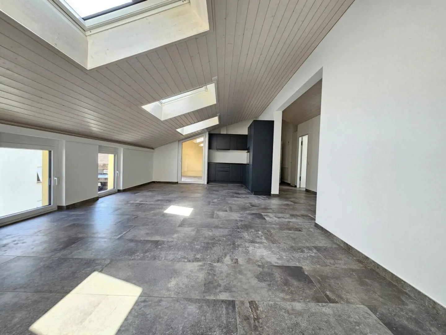 GORDOLA - Attic apartment with 3.5 rooms - Photo 4 of 12