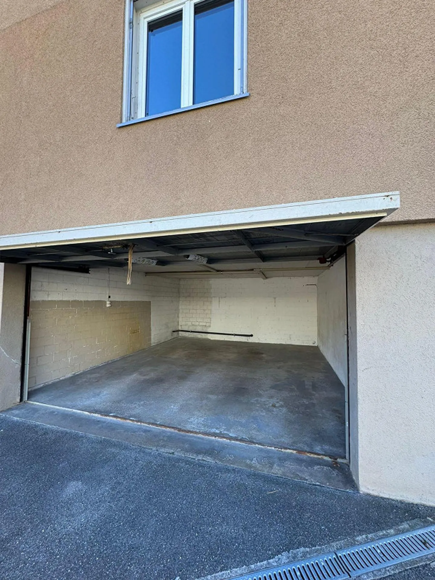 Spacious garage box for rent in Turbenthal! - Photo 2 of 2
